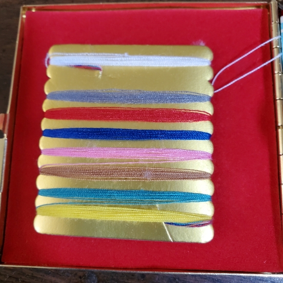 3x3 Compact Case Sewing Kit - Picture 4 of 5